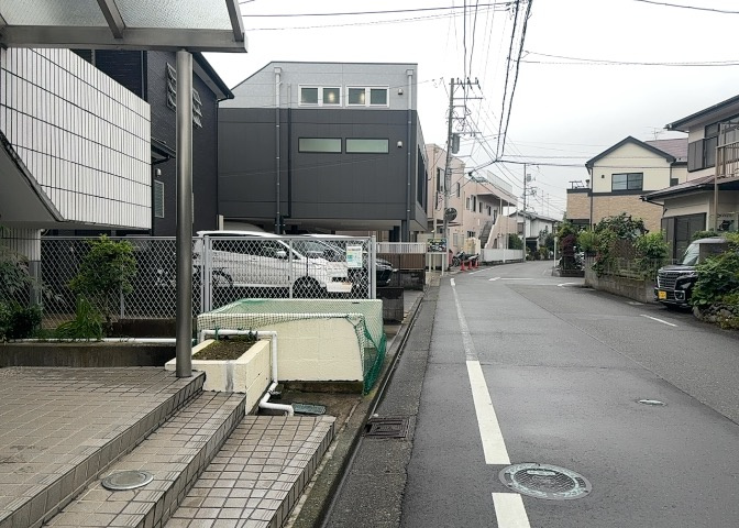眺望を気にして物件を探す場合、前面に建物が建っていないか現地で確認しましょう！前面に建物があると景色はもちろん、日当たりや風通しにも影響が出てきます。住んだ時のことを想像しながら現地見学をしましょう。