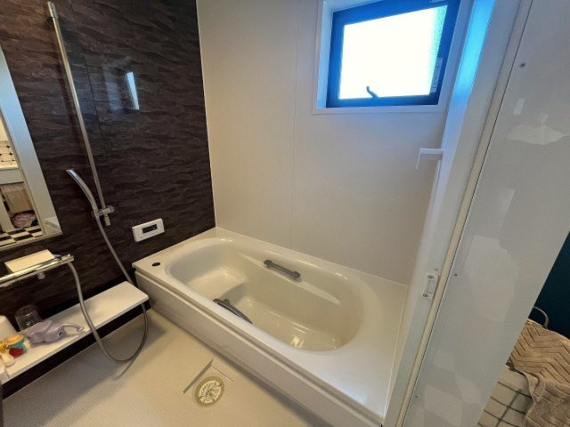 1616サイズの浴室でゆったり入浴が楽しめます