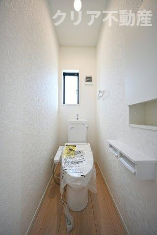 シャワー＆暖房便座付きのトイレです！