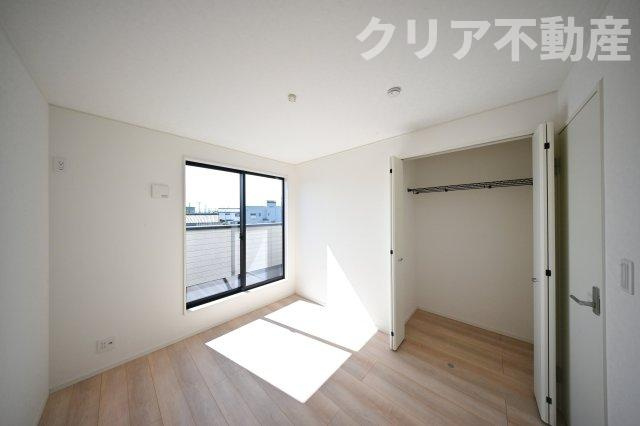 広々としたクローゼットでお部屋はいつでもスッキリクリアに！