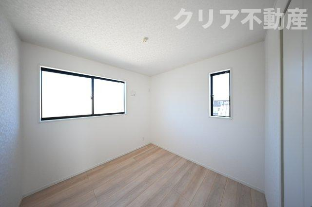 2面採光の洋室は日当たりがよくあったか♪