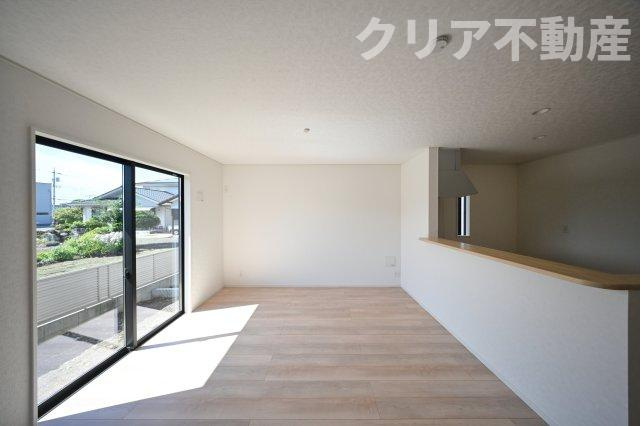 家族揃っての食事が楽しくなる広々としたダイニング♪