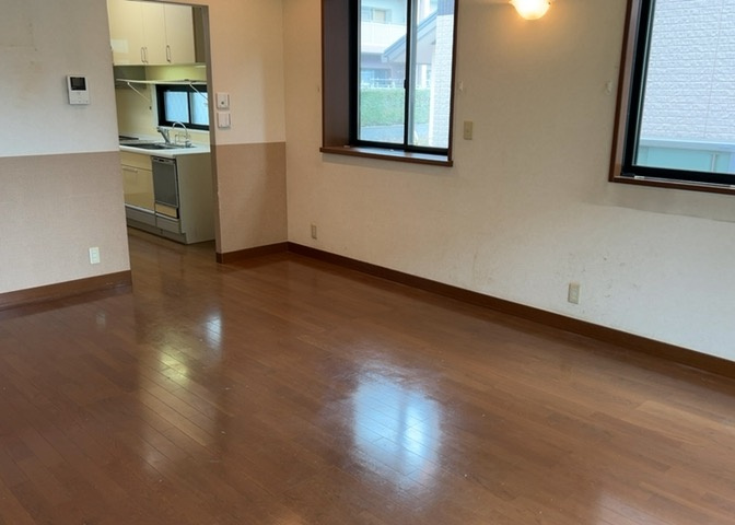 直線タイプはLとDKを一直線に並べた形で対面キッチンのタイプです。一般的なのでよく見かけるかもしれません。直線タイプに似た直接アイランドタイプは、キッチンとダイニングの間に壁がない分広く感じられます。