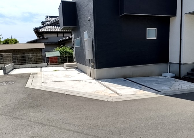 駐車場と明記されていても、最小スペースでつくられた駐車場だと大型車は駐車できなかったり、出入りしにくくなったりする可能性があります。お車のサイズと購入したい物件の駐車場のサイズを現地で確認しましょう。