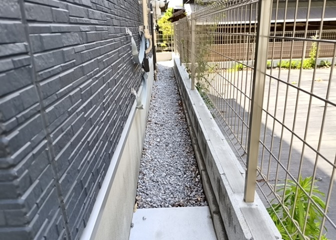 庭があることでガーデニングや家庭菜園はもちろん、こどもの遊び場やペットを放して遊ぶことができます。また、家の周囲に余裕があるということです。隣地との間があれば、十分な日当たりと、風通しが確保できます。
