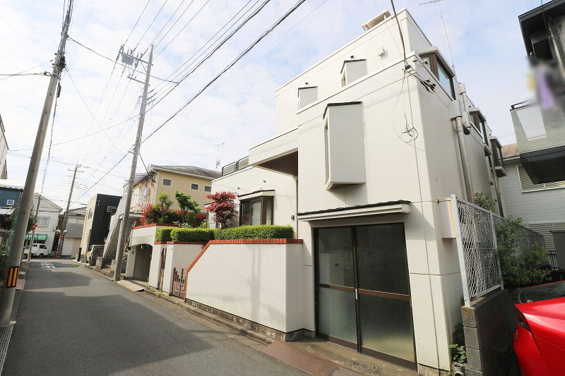 1階部分はバイクや自転車の置き場としてご活用いただけます。