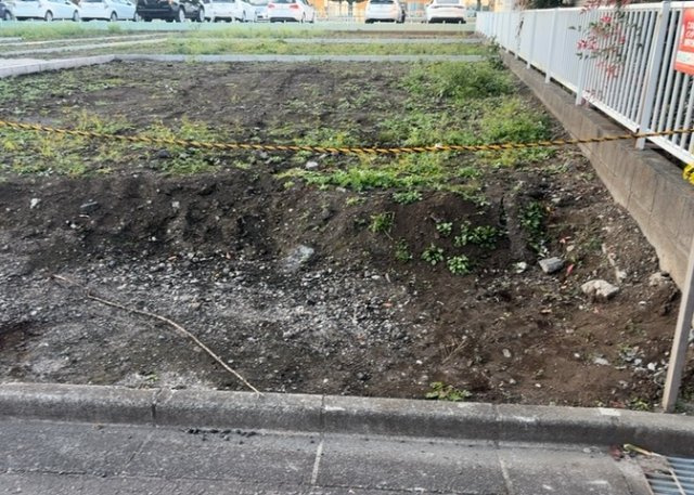 土地の面積＝住宅面積ではありません。建ぺい率の問題などで、土地のある場所によって住宅を建てられる面積は限られています。高さもしかり、「土地」という言葉の中には、建築条件も含まれると考えておきましょう。