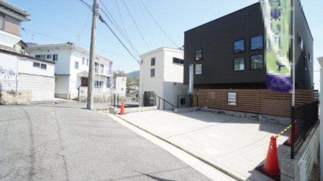 4ＬＤＫデザイン住宅（未入居）　認定低炭素住宅、省令準耐火構造、抗ウィルス抗菌フローリング、ＬＤＫにエアコンつき、アルミ樹脂複合サッシ、オール電化、食洗器、カップボード、各生活施設とアクセス良
