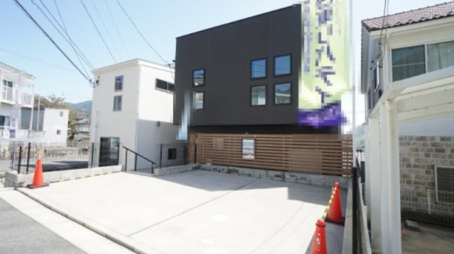 4ＬＤＫデザイン住宅（未入居）　認定低炭素住宅、省令準耐火構造、抗ウィルス抗菌フローリング、ＬＤＫにエアコンつき、アルミ樹脂複合サッシ、オール電化、食洗器、カップボード、各生活施設とアクセス良