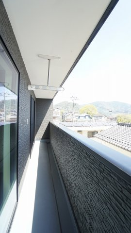 日当たり、眺望も良好なワイドバルコニー　2部屋つながり