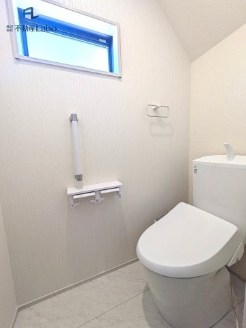 ●トイレ●　1階、2階それぞれに温水洗浄便座となっております♪