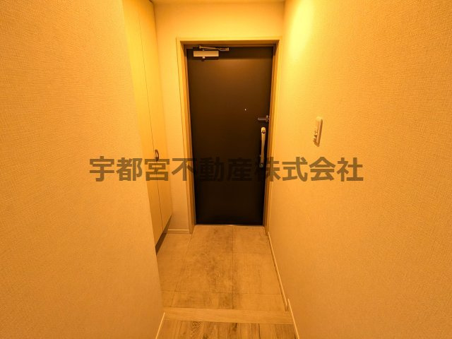 玄関の照明はセンサーで自動で点灯します