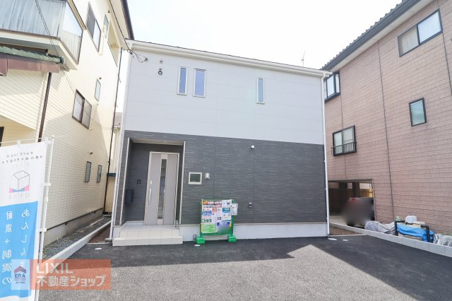 【外観】1号棟　現地完成写真　小中学校まで徒歩10分圏内で通学も安心！周辺の商業施設も充実しています！