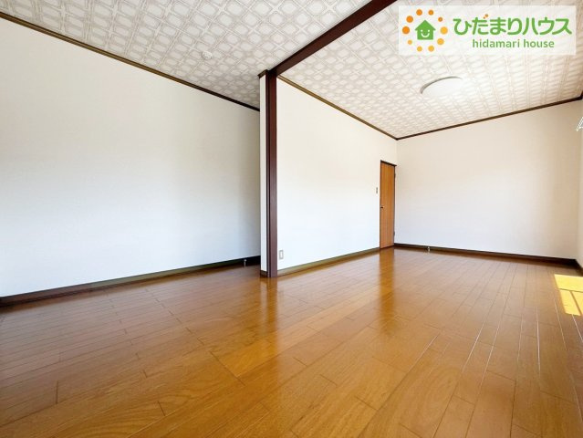 バルコニーに面していて、たっぷり光りの入る明るい子供部屋です！