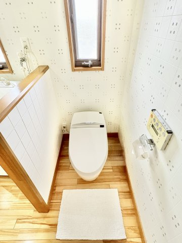 タンクレストイレですっきりとした見た目が素敵です。
