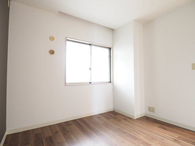 北側洋室5.6帖　令和5年8月撮影