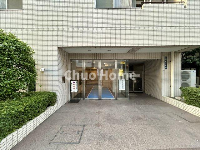 【エントランス】マンションのエントランスは、その物件の印象を決める、顔とも言える場所です。毎日通る場所ですからきれいなのが一番です。