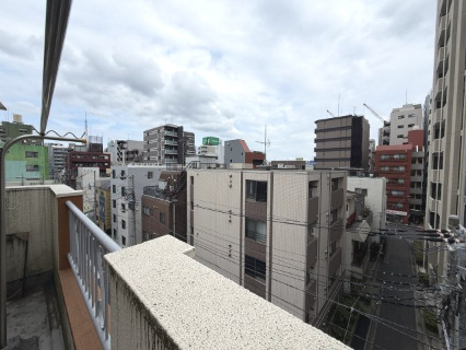L字型の玄関で来客時も室内が見られ辛い形です