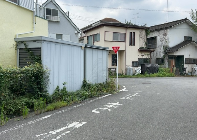 土地探しをしていると都市計画区域という言葉を目にすると思います。法律によって、都道府県知事や国土交通大臣が指定するエリアのことを指しており、都市計画区域は市街化区域と市街化調整区域に分けられています。