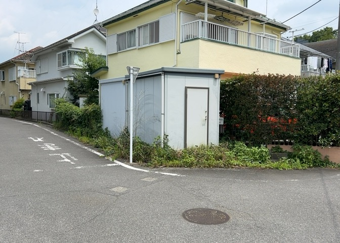 物件の詳細については、現地を見てわかること以外に、役所や法務局などで調べないとわからないことがあります。そのため、現地に行く場合は、もしこの物件を買ったらどのような生活ができるかをイメージしましょう。