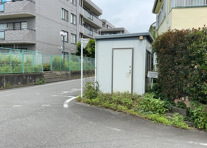 人が暮らすうえで日光は大切な要素となります。日当たりの良さは譲れないポイントですね。併せて近くに大きな建築物の建築予定がないか、あるいはそれが可能な土地が近くにないか事前に確認することもお勧めします。
