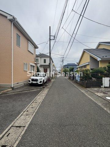 小学校近く、お買い物便良好！外壁塗装・駐車場も増設しております。　　まずは現地内覧にいらして、新生活をイメージしてみませんか♪
