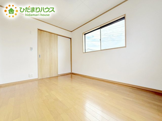 お子様の成長に合わせて、自由に模様替えできるように考えた、シンプルな洋室。