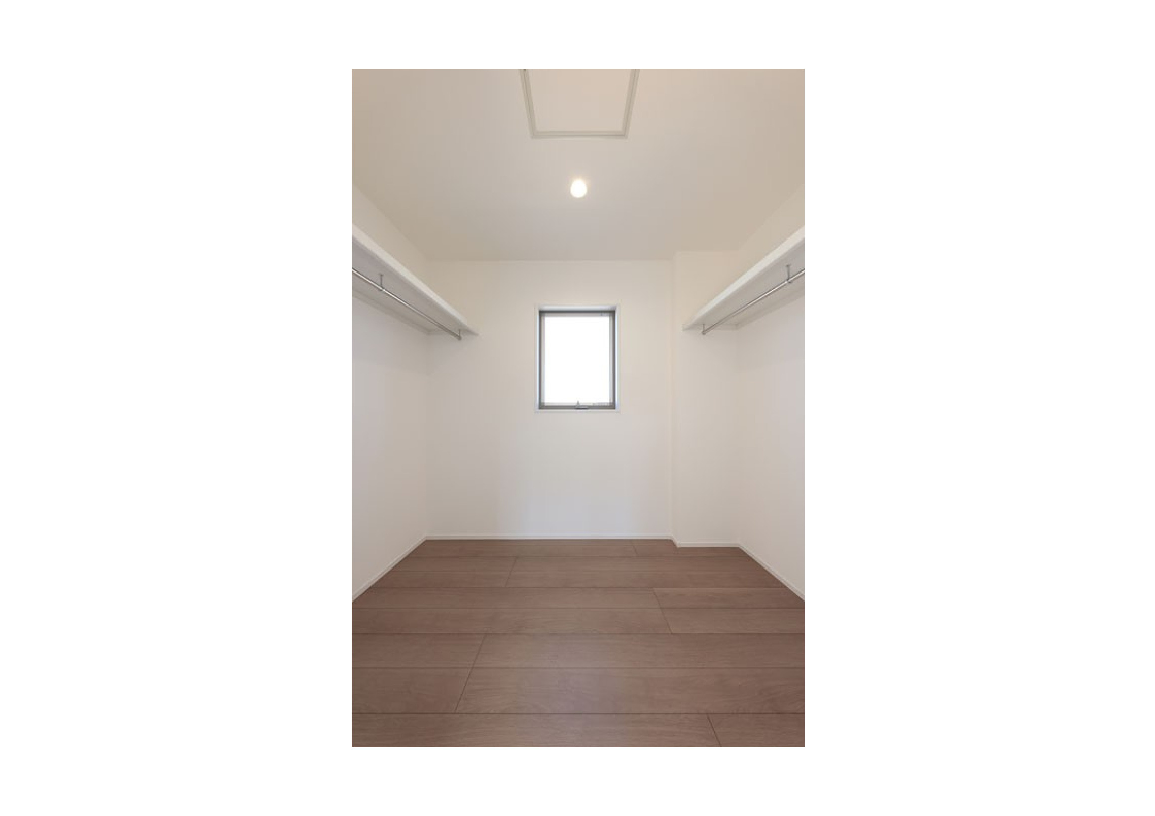 各居室にしっかり収納がついているので、荷物が増えても安心ですね！お部屋を広く使うためにも収納スペースは必要です。（3年前当時の写真）
