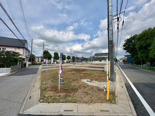 全10区画　　間取り・外観・設備まで自由にプランニング可能。暮らし方に合わせた住まいをご提案できます。花田小学校まで徒歩約4分(270ｍ)、毎日の通学がしやすい住環境です。