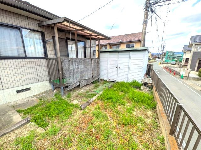 大きいと手入れが大変だけど、無いとやっぱりさみしいお庭。