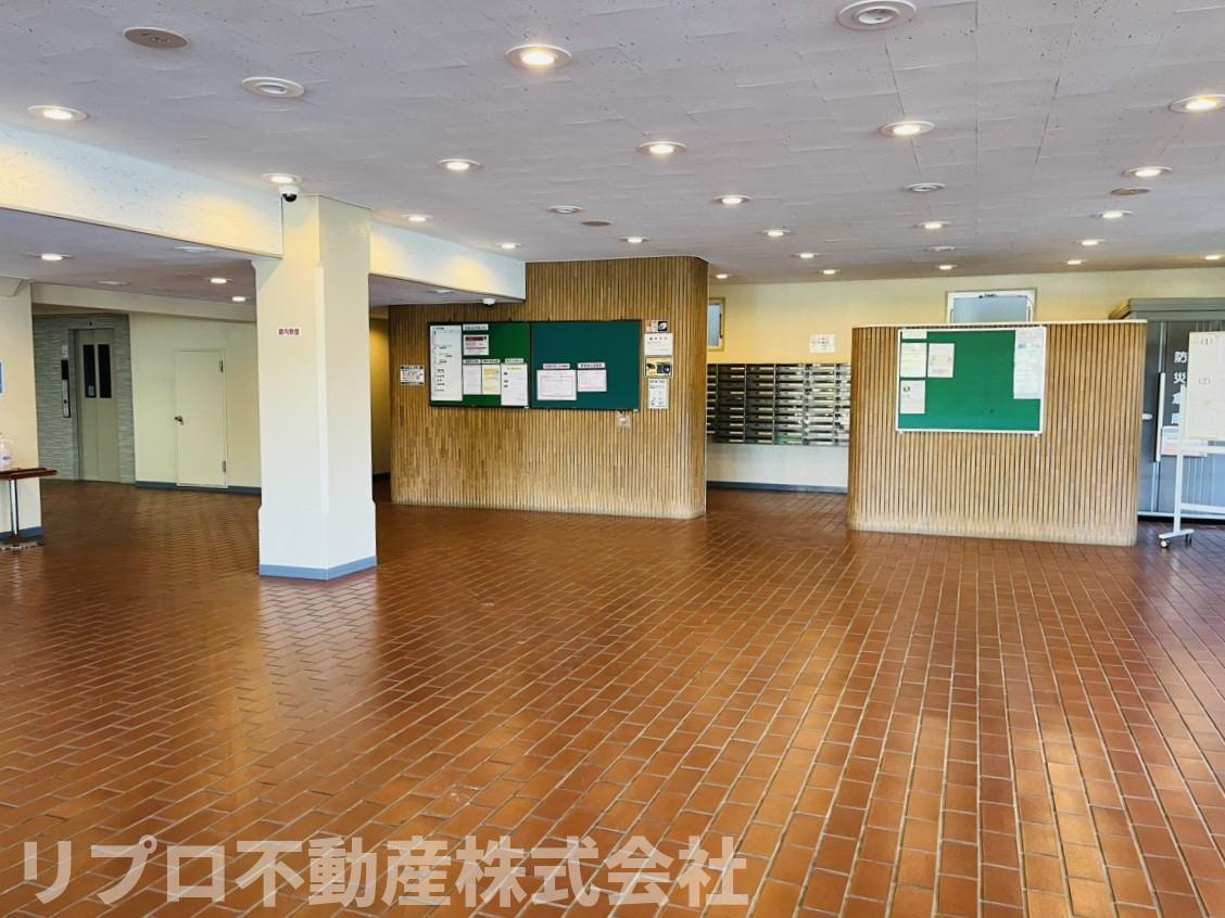 広めのエントランスです