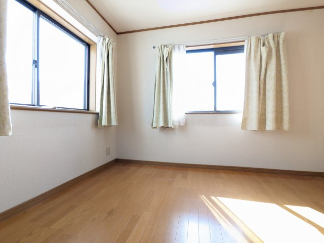 二面採光の明るい洋室です！