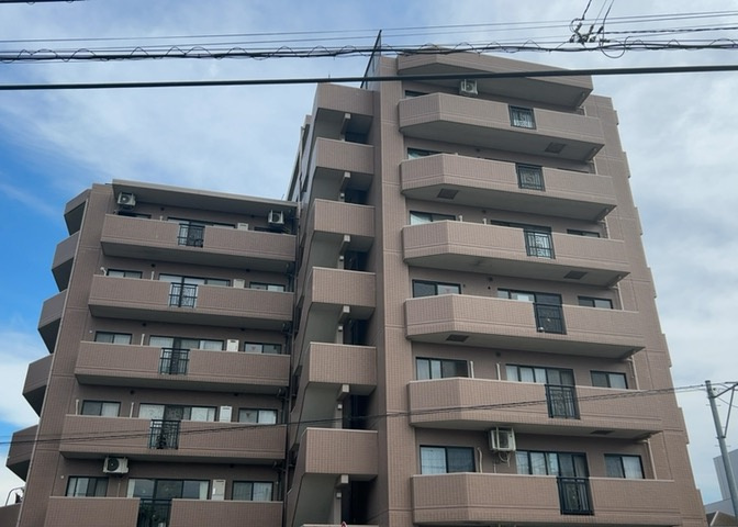 隣家の土地はどうなっているのか、生活利便施設が近くにあるのか、学校まで近いかなど、お客様のライフスタイルにあわせたイメージが重要です。また、近くにあると困る施設が近くにないかも確認するといいでしょう。