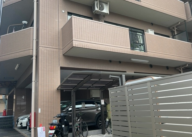 マンションの駐輪場は、事前に空きがあるか確認を取ると安心です。せっかく入居したのに駐輪スペースがない！なんてことになったら大変ですよね。そこで、内見時や購入前にはまず事前に確認しておくと良いでしょう。
