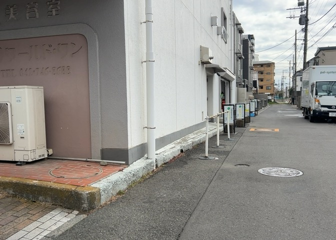 物件によっては、入居者が個人的に使用できる専用庭がついているものもあります。また、住宅の中にある土間の部分を庭と呼ぶこともあります。庭の用途は住む人によって変わり、それによってデザインもさまざまです。