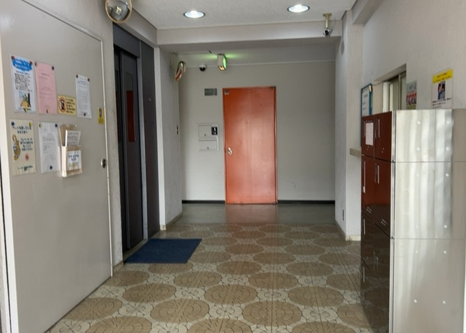 マンションのエントランスには、もともと風よけや防犯の役割がありますが、マンションによって宅配ボックスなどの設備が備わっている所もあります。日々の生活をイメージしながら生活しやすさをチェックしましょう。