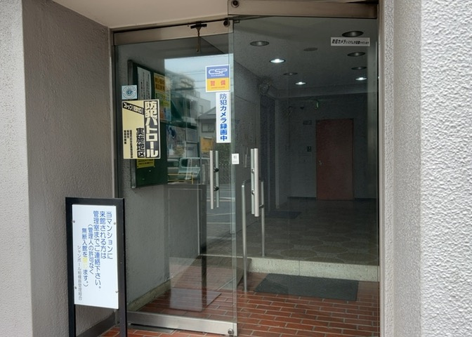 ラウンジは、マンションの共用スペースに椅子やテーブルなどを配置した利用者が寛げる空間です。屋内型ラウンジと屋外型ラウンジがあります。共用部分の管理状況と合わせて、詳細については現地でご確認ください。
