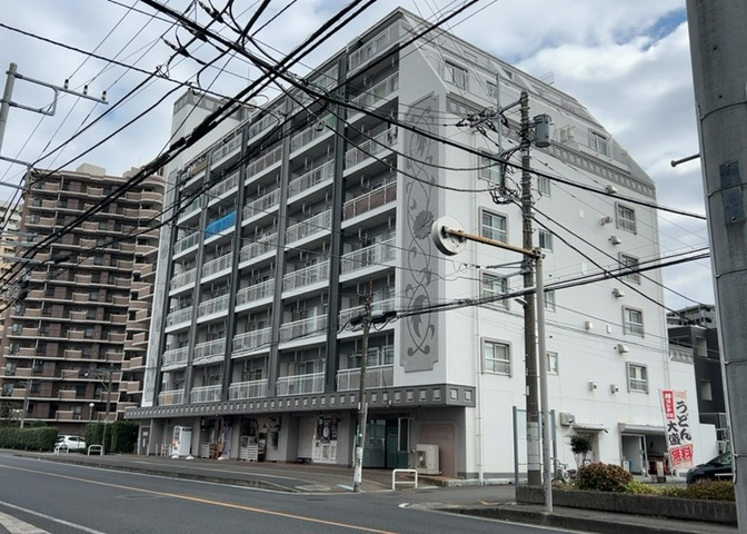 隣家の土地はどうなっているのか、生活利便施設が近くにあるのか、学校まで近いかなど、お客様のライフスタイルにあわせたイメージが重要です。また、近くにあると困る施設が近くにないかも確認するといいでしょう。