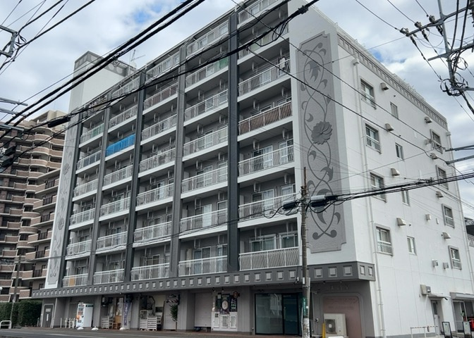 ＲＣ造、Reinforced　Concreteは直訳すると補強されたコンクリートです。主に柱や梁・床・壁が鉄筋とコンクリートで構成おり、鉄筋を組んだ型枠にコンクリートを流し込んで固めたものを指します。
