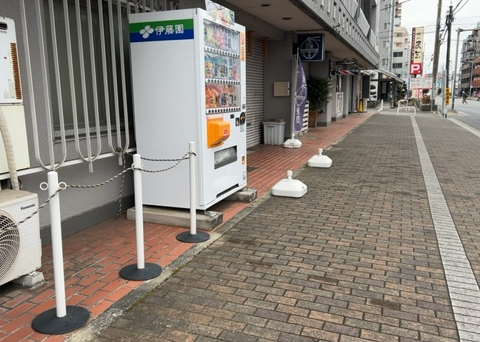 共有部分は、住民なら誰もが使える設備のこと。例えば駐車場やエレベーター、インターネット設備、セキュリティ設備などがあります。他にも、マンションの廊下・外部階段やエントランス・ゴミ置き場などがあります。