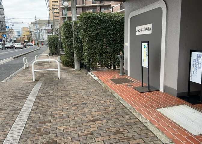 共用部分は、一棟の建物に住む区分所有者全員が共同で所有するとし、共用部分の管理、補修などは、区分所有者で形成される管理組合が行います。個人の判断で勝手に変更することはできませんので覚えておきましょう。