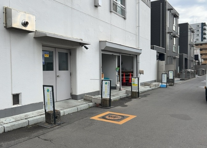 駐車場と明記されていても、最小スペースでつくられた駐車場だと大型車は駐車できなかったり、出入りしにくくなったりする可能性があります。お車のサイズと購入したい物件の駐車場のサイズを現地で確認しましょう。