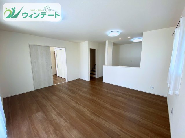 生活動線に優れたLDK。キッチン・ダイニング・リビングが一体となり、家事のしやすい空間設計です。
