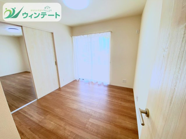 勉強部屋や趣味の部屋など、多目的に使える洋室。開放感のある窓から光と風が入り、毎日が快適に過ごせます。