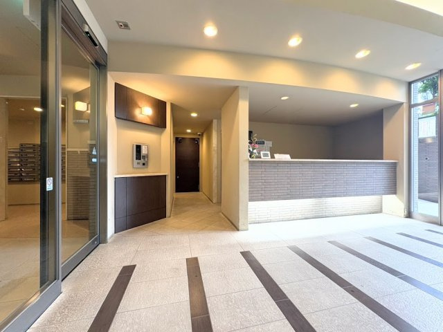 ◆管理体制良好なマンションです。清潔感のあるエントランスに開放感のある住環境。