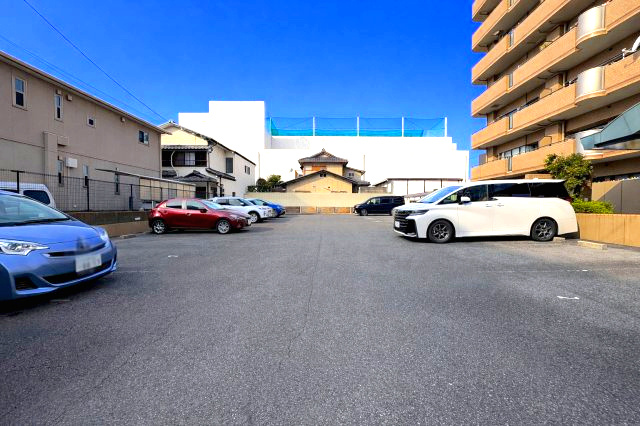 出し入れしやすい平面駐車場