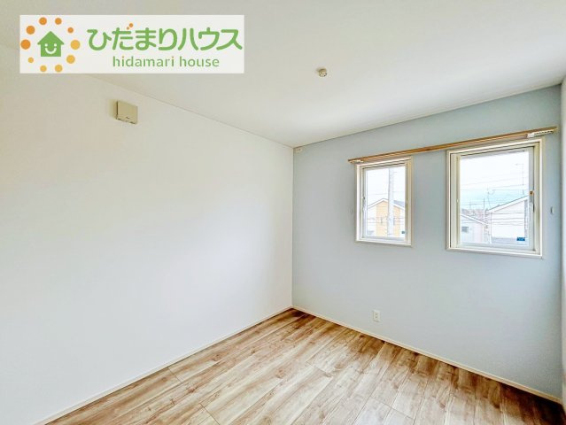 机にベットを置けば子供部屋の完成です！