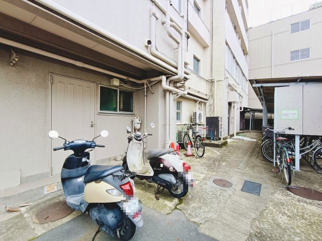 【バイク置場】