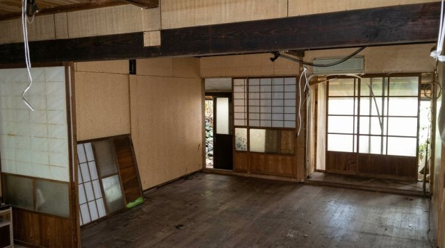 建具を取り外して柔軟に間取りを変更できる木造の室内。