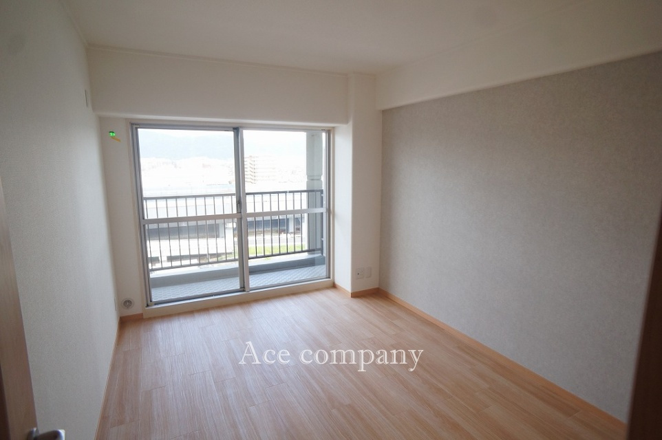 【洋室6帖】バルコニーに面したお部屋です☆